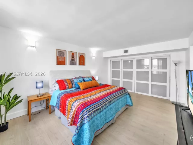 2-bedroom condo for rent in Hollywood - 2401 S Ocean Dr 507 - MondialRealty