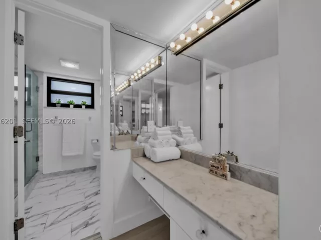 2-bedroom condo for rent in Hollywood - 2401 S Ocean Dr 507 - MondialRealty