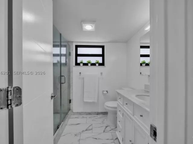 2-bedroom condo for rent in Hollywood - 2401 S Ocean Dr 507 - MondialRealty