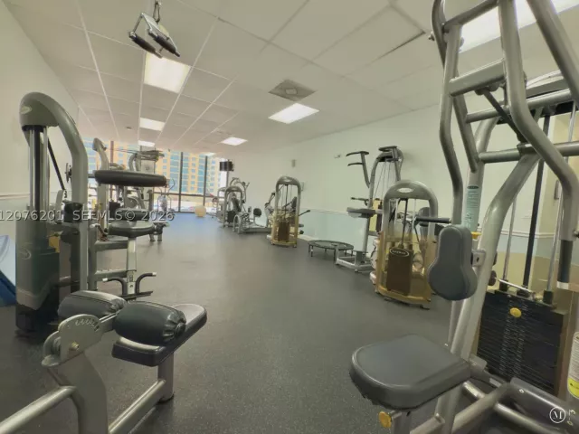 2-bedroom condo for rent in Hollywood - 2401 S Ocean Dr 507 - MondialRealty