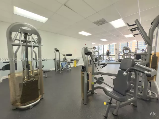 2-bedroom condo for rent in Hollywood - 2401 S Ocean Dr 507 - MondialRealty