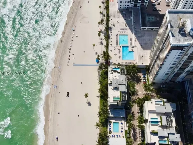 2-bedroom condo for rent in Hollywood - 2401 S Ocean Dr 507 - MondialRealty