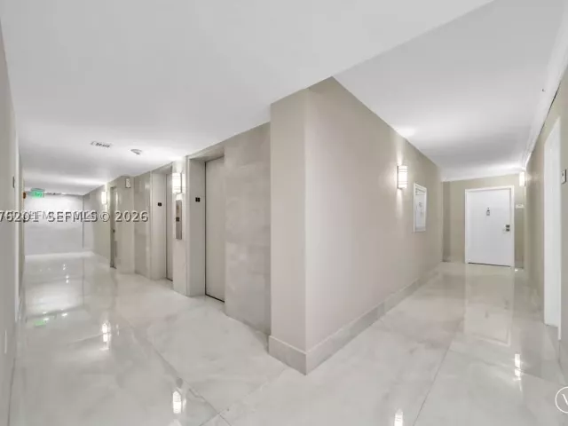 2-bedroom condo for rent in Hollywood - 2401 S Ocean Dr 507 - MondialRealty