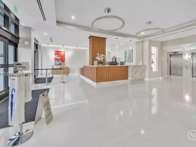 2-bedroom condo for rent in Hollywood - 2401 S Ocean Dr 507 - MondialRealty