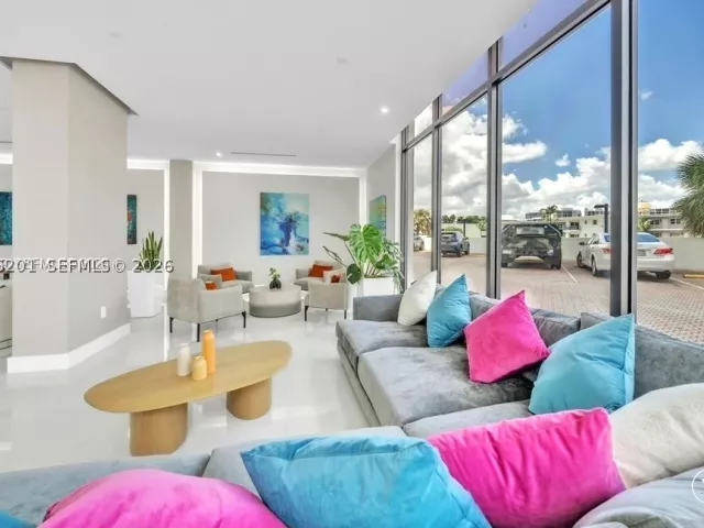 2-bedroom condo for rent in Hollywood - 2401 S Ocean Dr 507 - MondialRealty