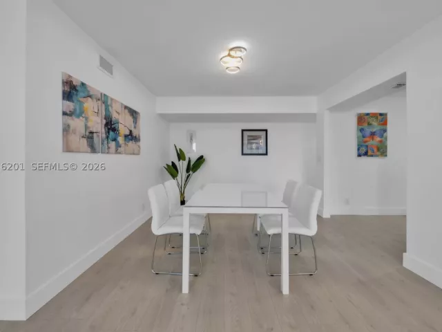 2-bedroom condo for rent in Hollywood - 2401 S Ocean Dr 507 - MondialRealty