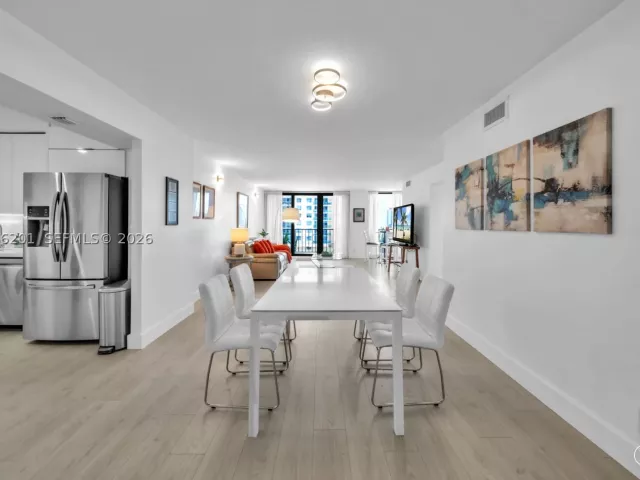 2-bedroom condo for rent in Hollywood - 2401 S Ocean Dr 507 - MondialRealty