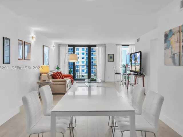2-bedroom condo for rent in Hollywood - 2401 S Ocean Dr 507 - MondialRealty