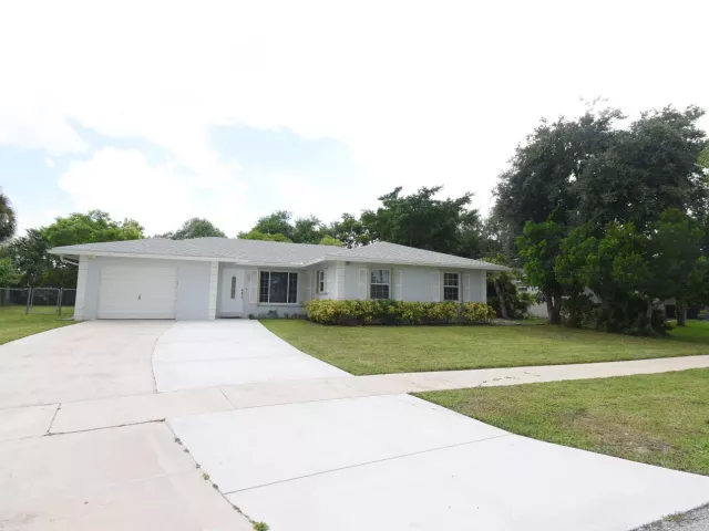 3-bedroom home for rent in Boca Raton - 22584 Lanyard Street - MondialRealty