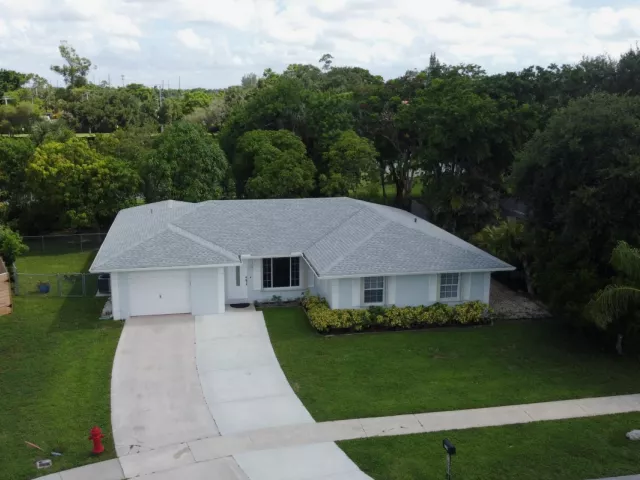 3-bedroom home for rent in Boca Raton - 22584 Lanyard Street - MondialRealty