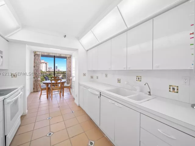 2-bedroom condo for rent in Aventura - 19707 Turnberry Way 6K - MondialRealty