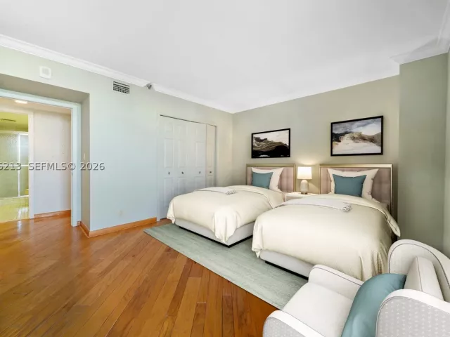 2-bedroom condo for rent in Aventura - 19707 Turnberry Way 6K - MondialRealty