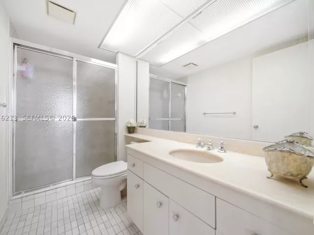 2-bedroom condo for rent in Aventura - 19707 Turnberry Way 6K - MondialRealty