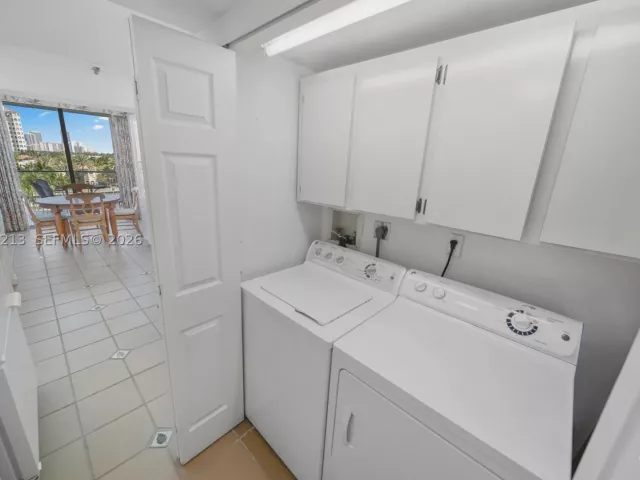 2-bedroom condo for rent in Aventura - 19707 Turnberry Way 6K - MondialRealty