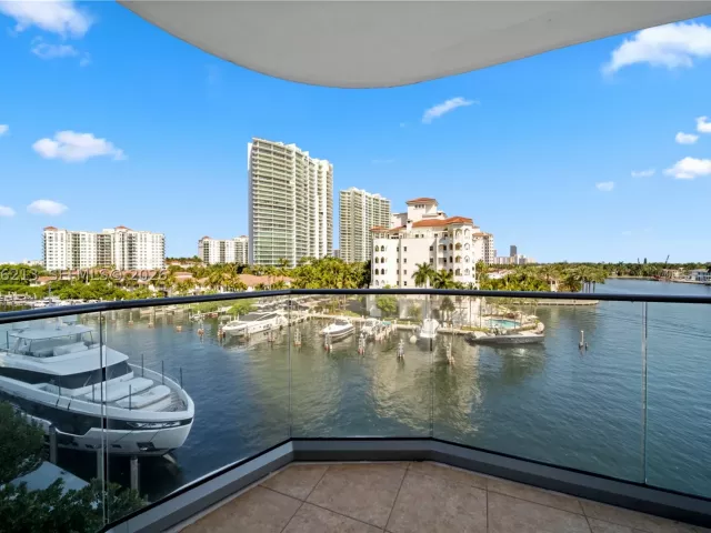 2-bedroom condo for rent in Aventura - 19707 Turnberry Way 6K - MondialRealty