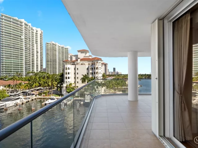 2-bedroom condo for rent in Aventura - 19707 Turnberry Way 6K - MondialRealty
