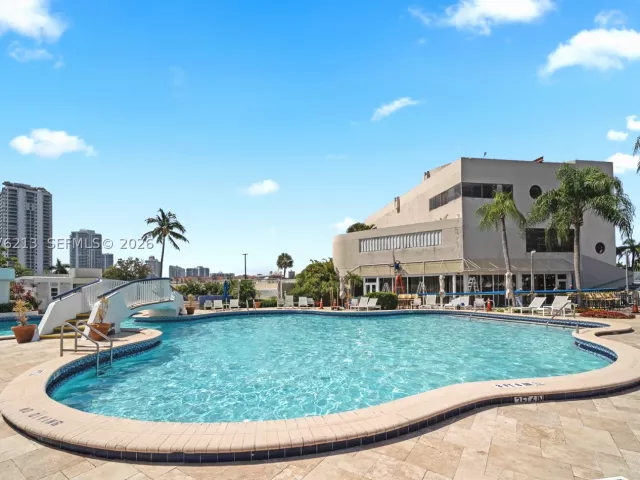 2-bedroom condo for rent in Aventura - 19707 Turnberry Way 6K - MondialRealty