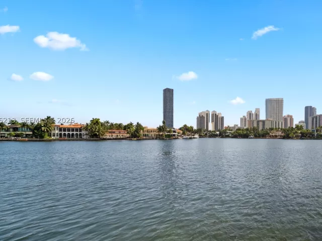 2-bedroom condo for rent in Aventura - 19707 Turnberry Way 6K - MondialRealty
