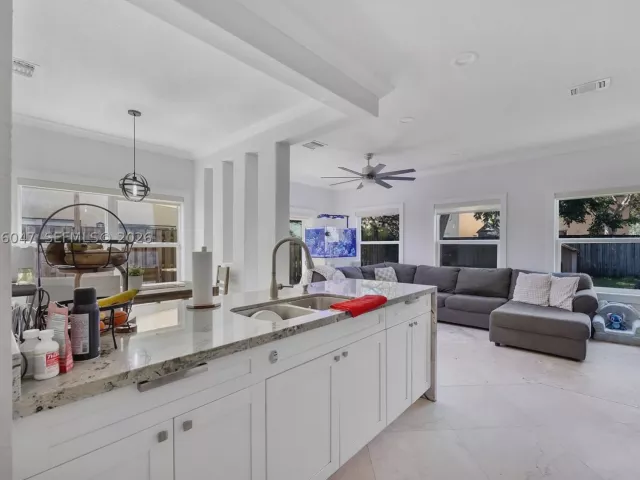 3-bedroom home for sale in Homestead - 1602 SE 20th Rd - MondialRealty
