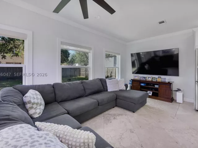 3-bedroom home for sale in Homestead - 1602 SE 20th Rd - MondialRealty