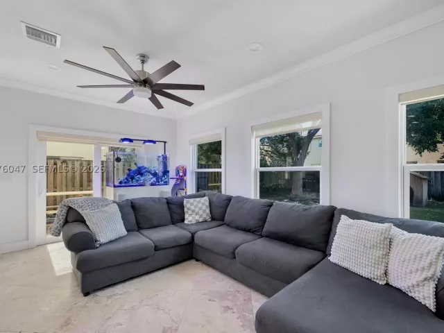 3-bedroom home for sale in Homestead - 1602 SE 20th Rd - MondialRealty