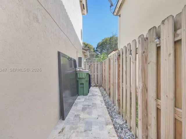 3-bedroom home for sale in Homestead - 1602 SE 20th Rd - MondialRealty