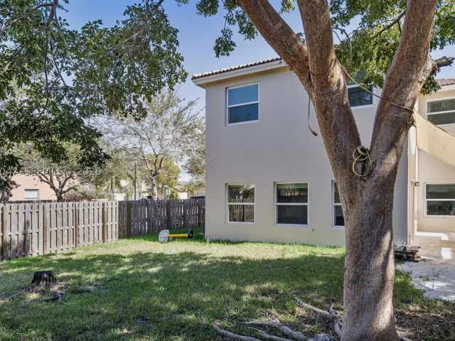 3-bedroom home for sale in Homestead - 1602 SE 20th Rd - MondialRealty