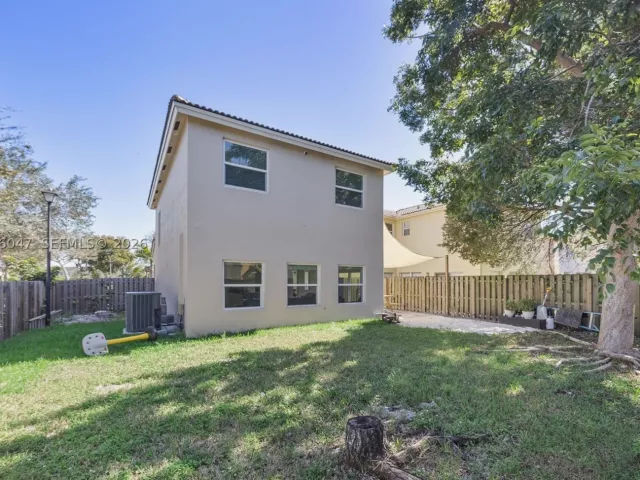 3-bedroom home for sale in Homestead - 1602 SE 20th Rd - MondialRealty