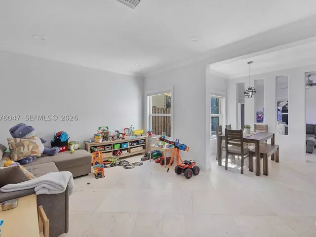 3-bedroom home for sale in Homestead - 1602 SE 20th Rd - MondialRealty