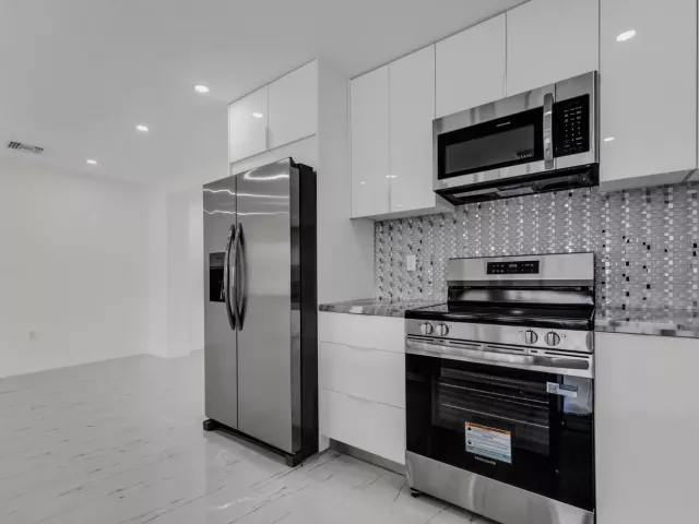 5-bedroom home for sale in Miami Gardens - 1252 NW 172ND Terrace - MondialRealty