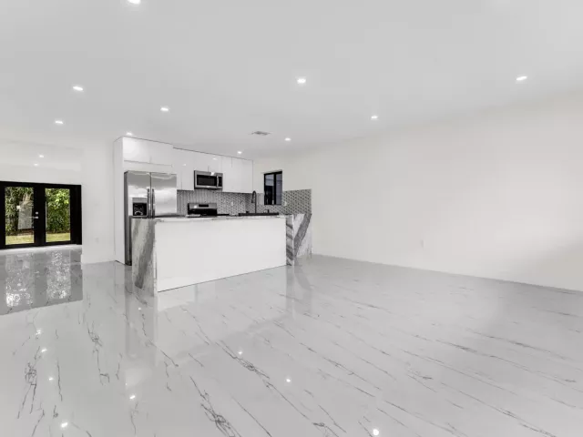 5-bedroom home for sale in Miami Gardens - 1252 NW 172ND Terrace - MondialRealty