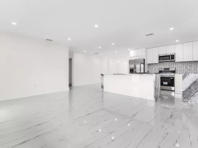 5-bedroom home for sale in Miami Gardens - 1252 NW 172ND Terrace - MondialRealty