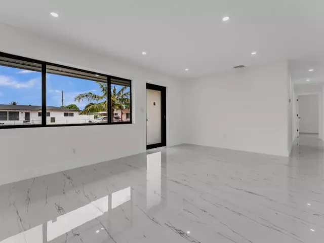 5-bedroom home for sale in Miami Gardens - 1252 NW 172ND Terrace - MondialRealty