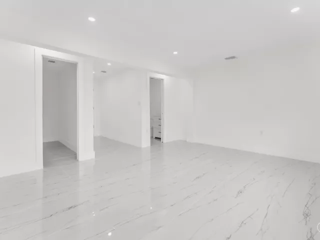 5-bedroom home for sale in Miami Gardens - 1252 NW 172ND Terrace - MondialRealty