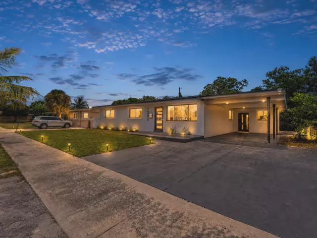 5-bedroom home for sale in Miami Gardens - 1252 NW 172ND Terrace - MondialRealty
