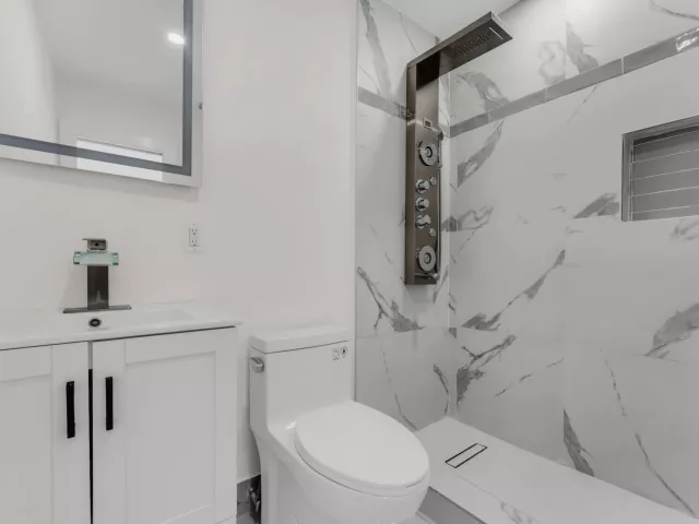 5-bedroom home for sale in Miami Gardens - 1252 NW 172ND Terrace - MondialRealty