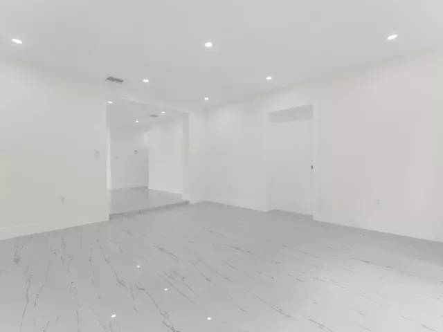5-bedroom home for sale in Miami Gardens - 1252 NW 172ND Terrace - MondialRealty