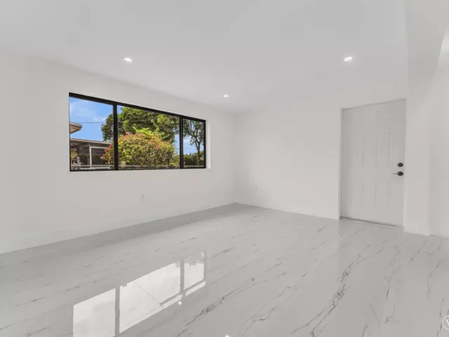 5-bedroom home for sale in Miami Gardens - 1252 NW 172ND Terrace - MondialRealty