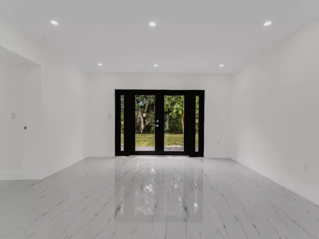 5-bedroom home for sale in Miami Gardens - 1252 NW 172ND Terrace - MondialRealty