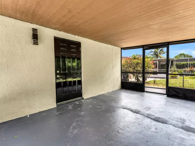 5-bedroom home for sale in Miami Gardens - 1252 NW 172ND Terrace - MondialRealty