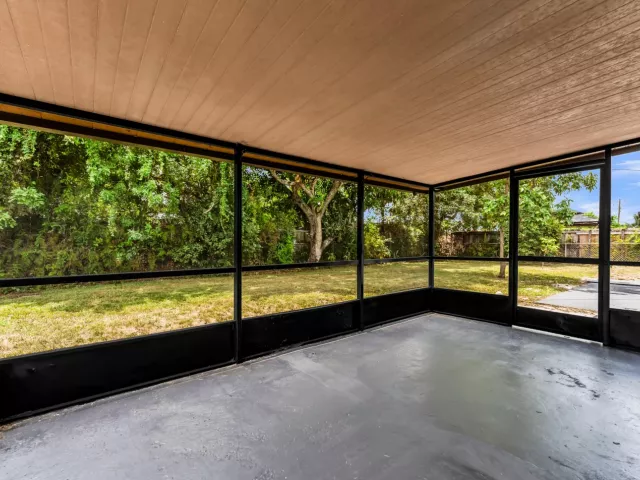 5-bedroom home for sale in Miami Gardens - 1252 NW 172ND Terrace - MondialRealty