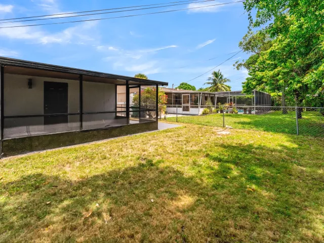 5-bedroom home for sale in Miami Gardens - 1252 NW 172ND Terrace - MondialRealty