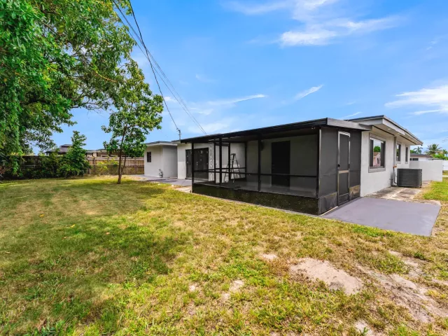 5-bedroom home for sale in Miami Gardens - 1252 NW 172ND Terrace - MondialRealty
