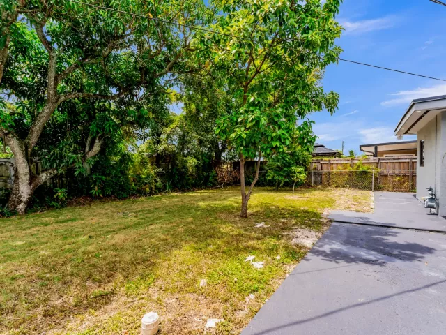 5-bedroom home for sale in Miami Gardens - 1252 NW 172ND Terrace - MondialRealty