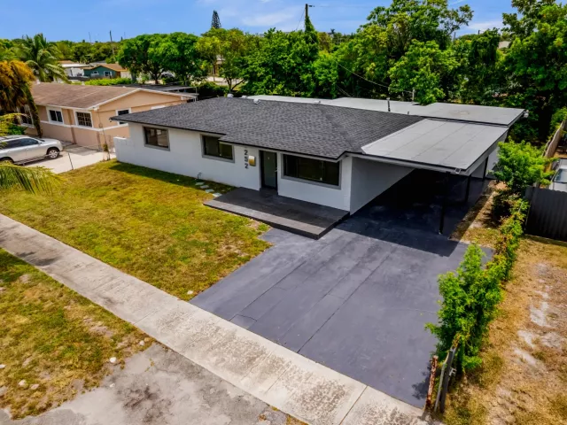 5-bedroom home for sale in Miami Gardens - 1252 NW 172ND Terrace - MondialRealty