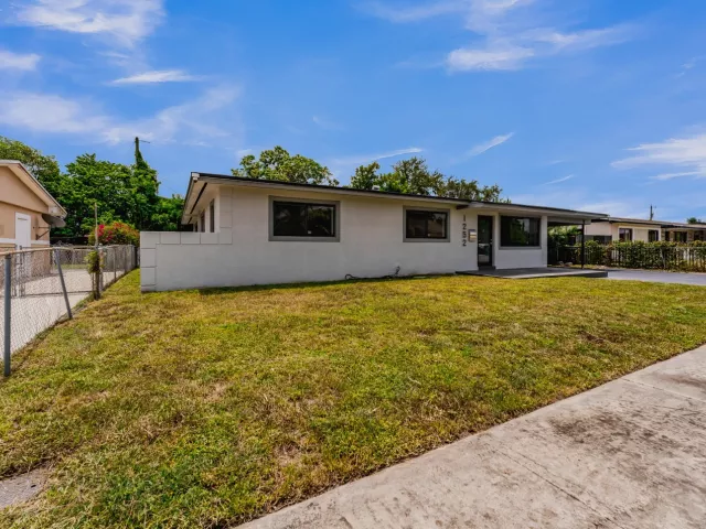 5-bedroom home for sale in Miami Gardens - 1252 NW 172ND Terrace - MondialRealty