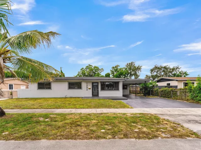 5-bedroom home for sale in Miami Gardens - 1252 NW 172ND Terrace - MondialRealty