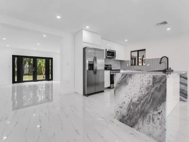 5-bedroom home for sale in Miami Gardens - 1252 NW 172ND Terrace - MondialRealty