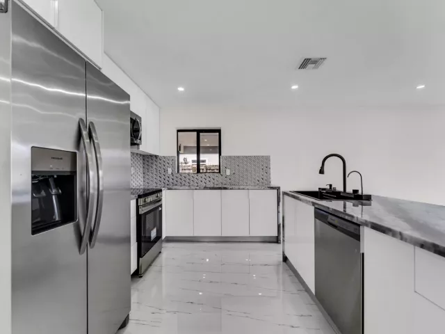 5-bedroom home for sale in Miami Gardens - 1252 NW 172ND Terrace - MondialRealty
