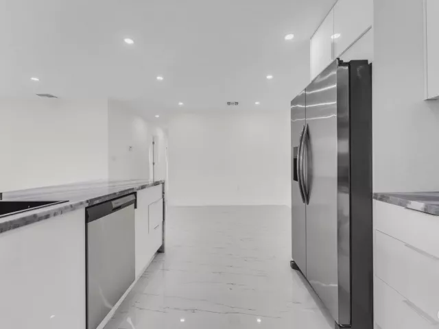 5-bedroom home for sale in Miami Gardens - 1252 NW 172ND Terrace - MondialRealty